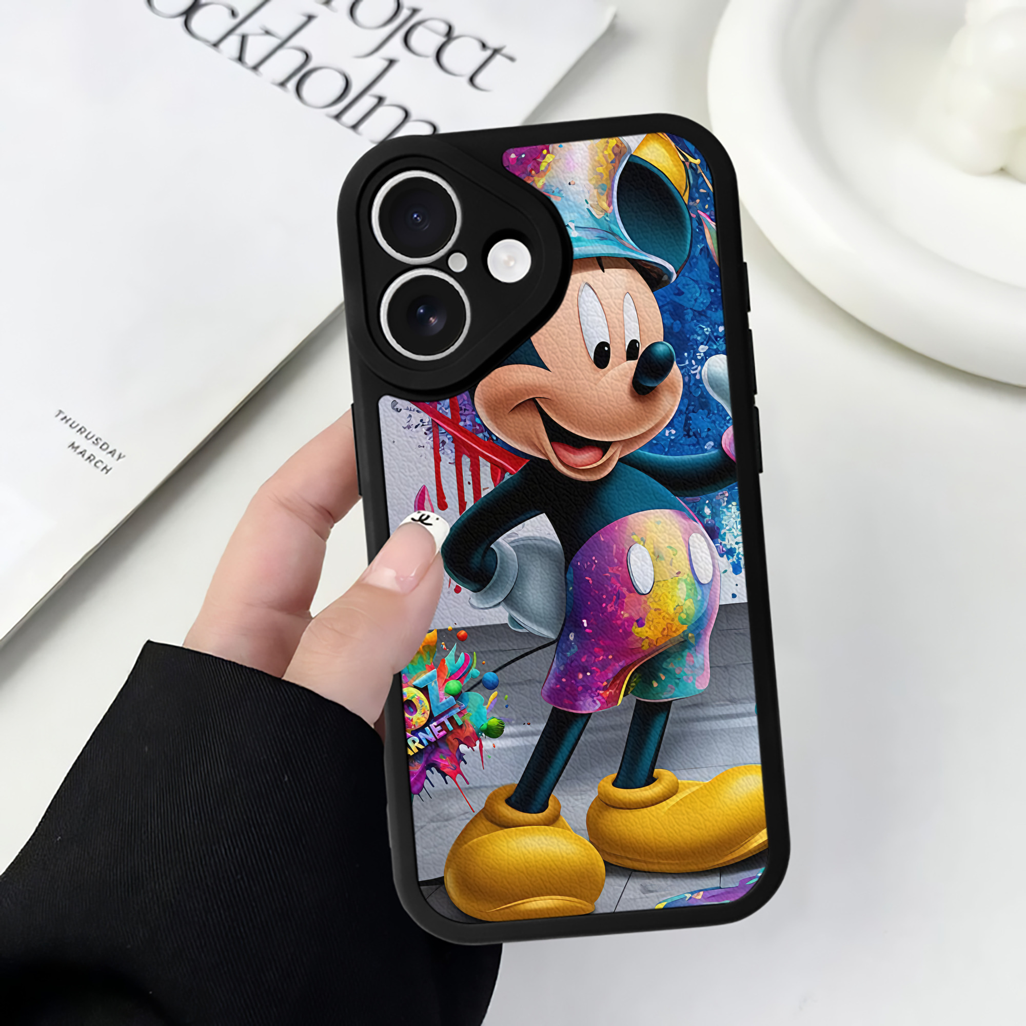 （画像用） ミッキーマウス Mickey Mouse 【iPhone 16シリーズ対応】シリコンスマホケース（レザー調） 材質：シリコン